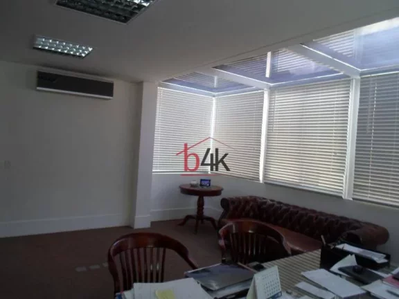 Imagem Casa com 5 dormitórios à venda, 240 m² e 2 vagas de garagem - Brooklin
