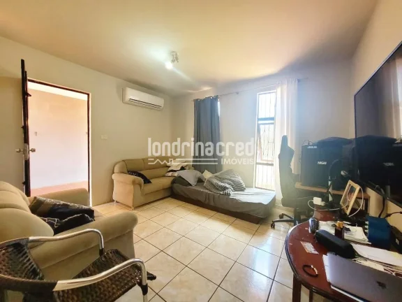 Imagem Casa espaçosa com 2 dormitórios, 2 banheiros e 2 vagas de garagem em terreno de 300m², com 126m² de construção — conforto e praticidade em um só lugar!