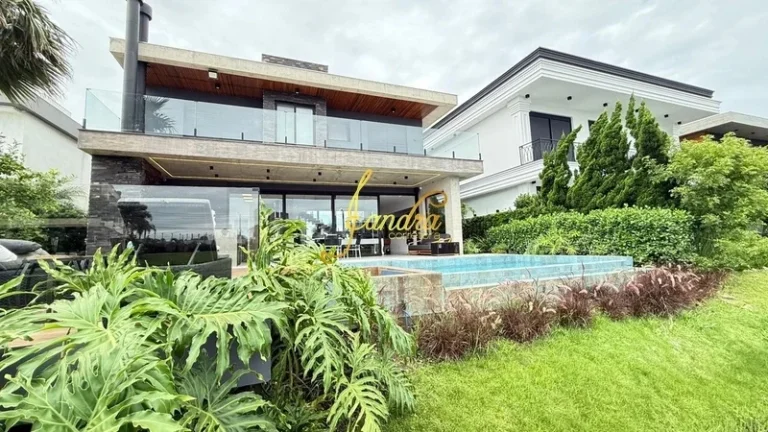 Imagem Sobrado finamente mobiliado e decorado com 472m2 de área construída e piscina