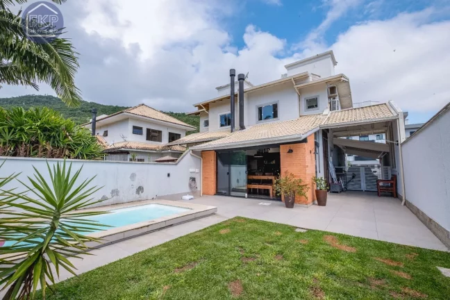 Imagem Casa Geminada 3 suítes!