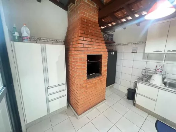 Imagem Apartamento diferenciado com 2 dormitórios sendo 1 suíte e 1 vaga de garagem a 350m da Praia Central