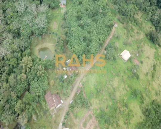 Imagem A liberdade de viver em um ambiente em meio a muita natureza. Excelente chácara, escriturada a vend...