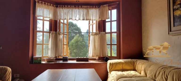 Imagem Oportunidade, Belíssima casa em meio ao verde de Campos do Jordão/SP