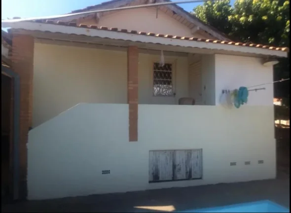 Imagem Casa disponível para venda e locação no bairro Anhumas.Conta 03 dormitórios, um banheiro social,...