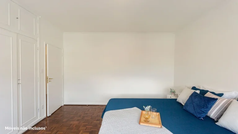 Imagem Apartamento 285M² Reformado, 4Q, 1 Suíte, Sala para 2 Ambientes, 2 Banheiros, 1 Vaga, Banheira, Piscina, Split.
