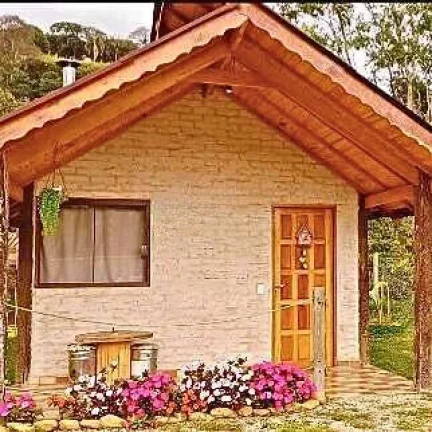Imagem Oportunidade de Investimento: Charme e Conveniência no Centro de Pinhal
