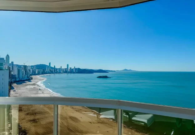 Imagem Cobertura com 3 dormitórios à venda sendo 3 suítes, 273.08 m² por - R$ 17.990.000,00 - Centro - Bal. Camboriú/SC