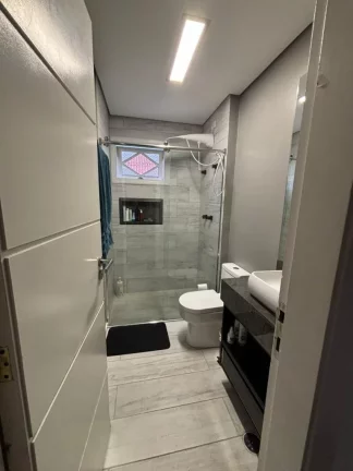 Imagem Imóvel à venda em São Caetano do Sul-SP: Casa com 4 quartos, 1 suíte, 2 banheiros, 4 vagas de garagem e 250m² de área no Jardim São Caetano.