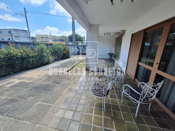 Imagem Casarão de esquina em Olinda, 4qtos, 5vgs. quintal gigante na avenida há 2min. shop. patteo 45mts²