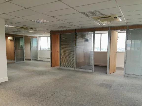 Imagem PRÉDIO CORPORATIVO COM LOCALIZAÇÃO ESTRATÉGICA NA GRANJA DOS CAVALEIROS!