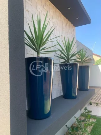 Imagem Venda de Casa Impecável em Campo Grande-MS, Bairro Parque Residencial Rita Vieira: 3 Quartos, 1 Suíte, 2 Salas, 2 Banheiros, 2 Vagas de Garagem, 180m².