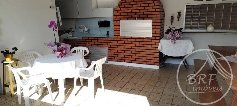 Imagem Vendo Casa Plana em Barreiros São José SC três dormitórios suíte, piscina.