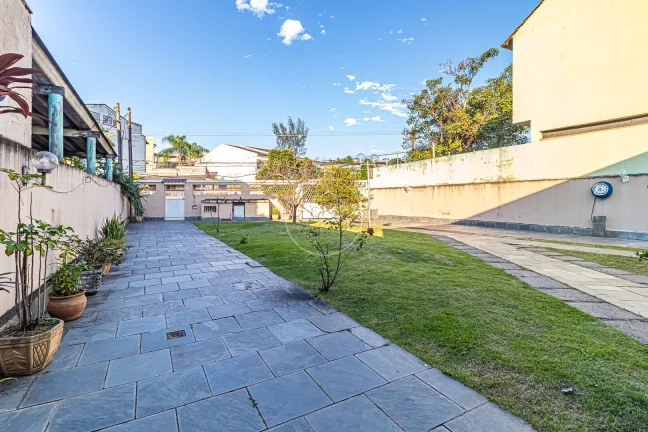 Imagem Casa com 2 Quartos à venda, 100m² - Curicica
