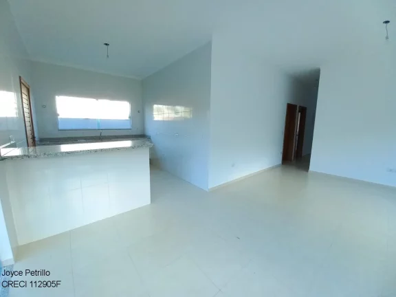 Imagem Casa nova com 4 suítes, piscina e fino acabamento à venda em condomínio de luxo em Peruíbe.