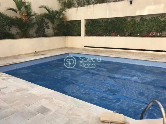 Imagem 56 metros 2 quartos Um deles possui armário embutido 2 banheiros Sacada Área de serviço Carpete d...