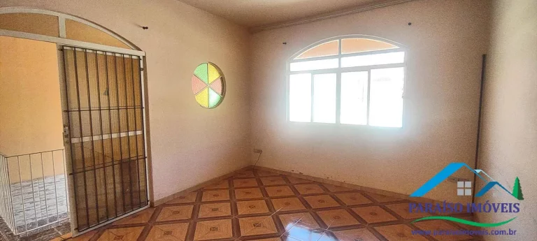 Imagem More no Centro de Paraisópolis - Casa com 3 dormitórios