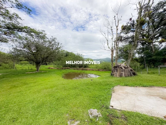 Imagem Sítio à venda em Camboriú-SC com 15.595m². Um verdadeiro paraíso com 6 lagoas, pomar e móveis rústicos.