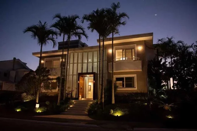 Imagem Casa com 5 dormitórios sendo 4 suítes e 6 vagas de garagem em Jurerê Internaciona l Florianópolis/SC