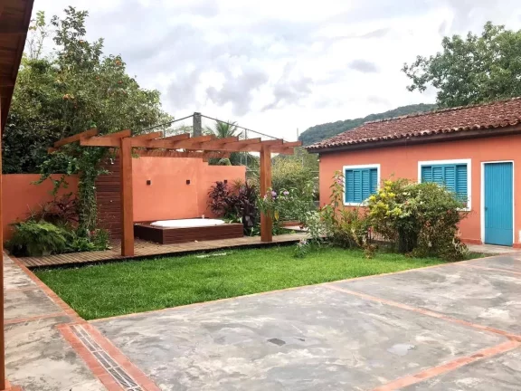 Imagem Linda casa às venda ou locação no centro de Iguape/SP