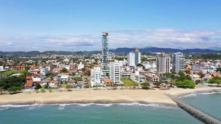 Imagem Apartamentos 4 Quartos- frente ao mar- centro Balneário Piçarras - SC - Unique Home