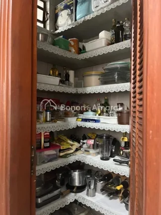 Imagem Esta casa é perfeita para quem busca uma localização privilegiada e segurança para sua família....
