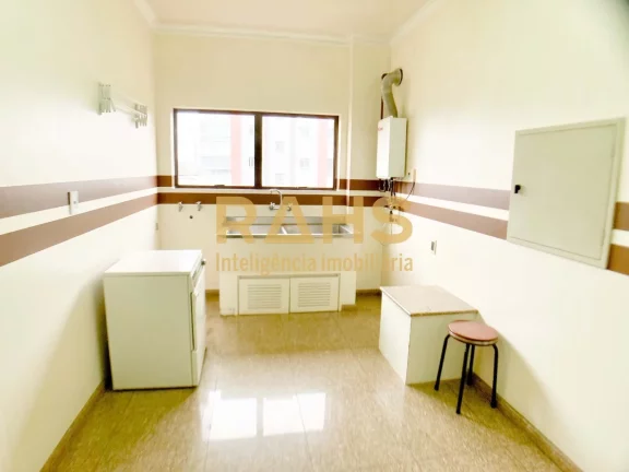 Imagem Apartamento Espaçoso em Ótima Localização Com 361,96 de área privativa, esse apartamento conta ...