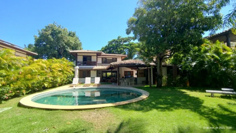 Imagem Casa Mobiliada em Condomínio com Piscina em Praia do Forte - Venda