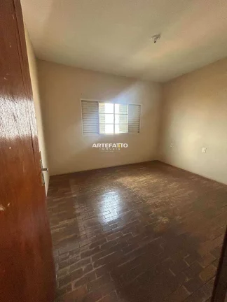 Imagem Casa à venda, com 8 quartos, 240m2