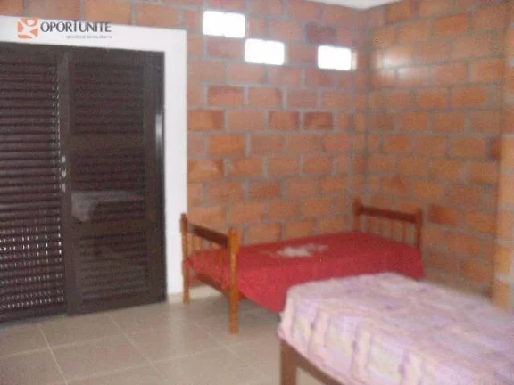 Imagem Sobrado residencial com piscina à venda.