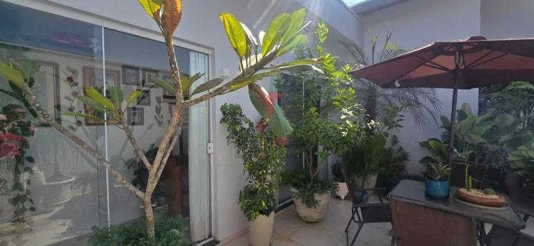 Imagem Casa com Quintal,Área de serviço e Garagem, em Vila Bela, Guaratinguetá