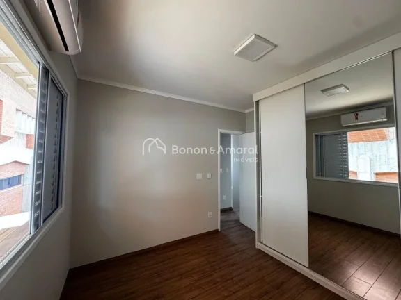 Imagem Encante-se com esta charmosa casa à venda em um dos condomínios mais desejados do bairro! Com ambi...
