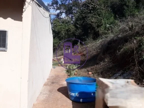 Imagem Oportunidade! Chácara com casa de alvenaria na Zona sul