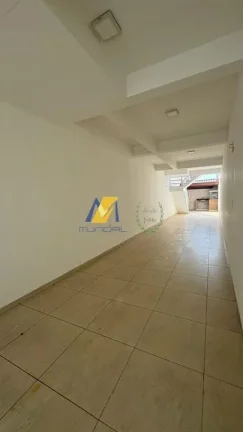 Imagem Sobrado à Venda com 181m², 3 dormitórios, 1 suíte, 1 sala e 5 vagas!!!