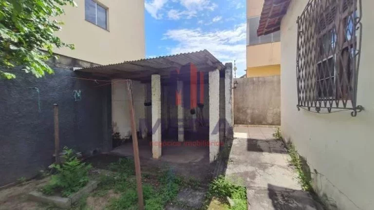 Imagem Excelente casa na região central de vila velha. Próxima a todo tipo de comercio. Situada em rua tra