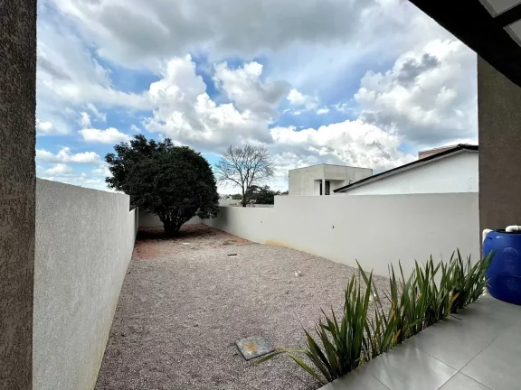 Imagem Sobrado com 3 quartos sendo 1 suíte e 1 vaga de garagem em São José dos Pinhais - PR