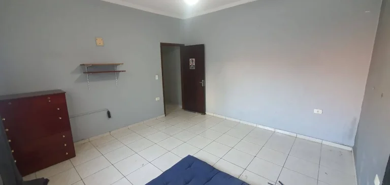 Imagem Casa Terrea Reformada com 111m² 2 Dormitorios e 5 Vagas de Garagens