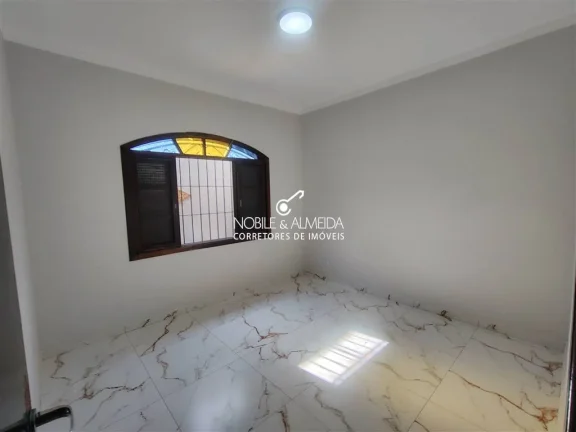 Imagem Casa Geminada com 2 vagas de garagem e piscina.