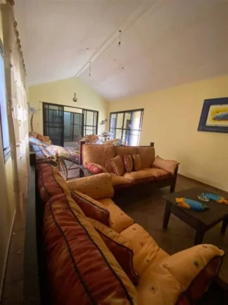 Imagem CASA COM 180 m² - -