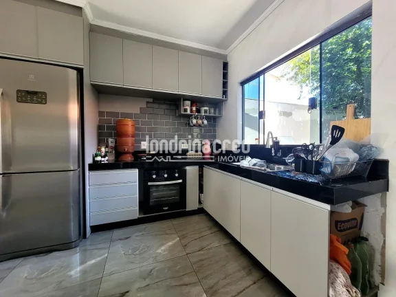 Imagem Casa no Jardim São Vicente Palotti com 3 dormitórios (1 suíte), sala ampla, cozinha, 2 banheiros, 3 vagas de garagem e 165m² construídos em terreno de 250m²