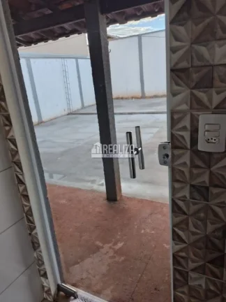 Imagem Casa à venda no Parque Liberdade, Uberaba - 2 dormitórios, garagem e box nos banheiros!