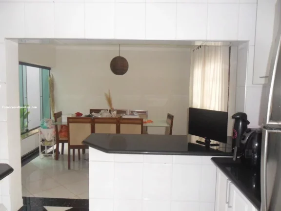 Imagem Casa para Venda em Limeira, Jardim Canaã, 4 dormitórios, 1 suíte, 1 banheiro, 3 vagas