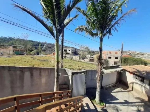 Imagem Elegante Casa com Área de Lazer, Três Dormitórios e Suítes