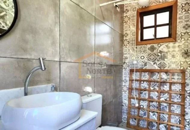 Imagem Casa de alto padrão com 178m² de área construída em terreno de 1.208m², localizada em condomín...