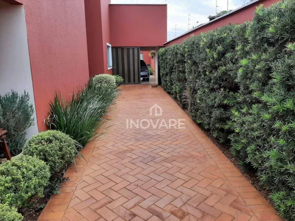 Imagem Casa com 3 dormitórios à venda, 230 m² por R$ 750.000,00 - Jardim Leonora - Itumbiara/GO