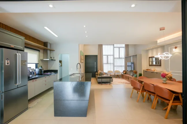 Imagem Casa à venda alto padrão - Área útil 250 m2 com 3 dormitórios sendo 3 suítes - 5 vagas - Condomínio