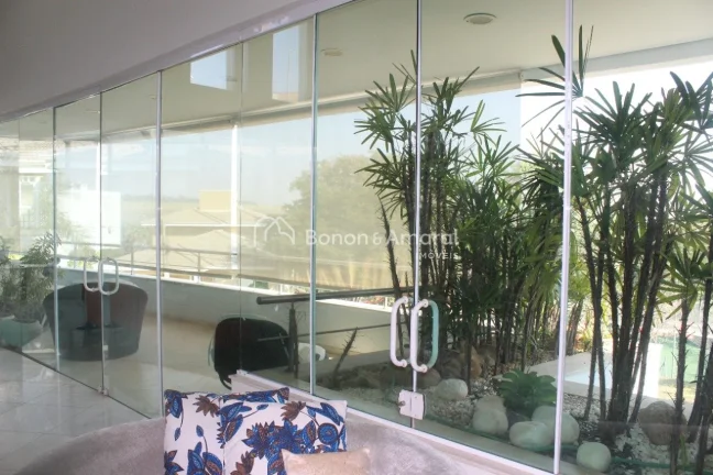 Imagem Casa em condomínio com 724 m² e 6 quartos