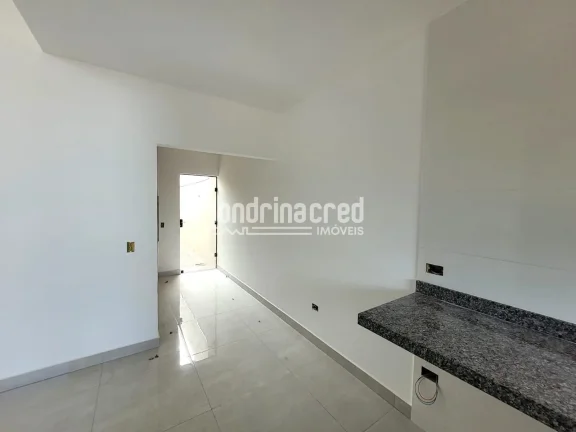 Imagem Casa nova na Zona Leste de Londrina com 86m² de área útil, 3 dormitórios (1 suíte), banheiro social, sala aconchegante, cozinha e 2 vagas de garagem.