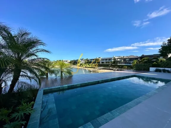 Imagem Sobrado em condomínio fechado com 05 suites beira Marina