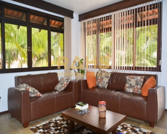 Imagem Linda Residência, no Condomínio Parc de France, Bairro Saguaçu. Arquitetura diferenciada, realiza...