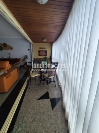 Imagem Apartamento à Venda no Condomínio Four Seasons Residence com 3 Dormitórios, 1 Suíte e 2 Vagas de Garagem